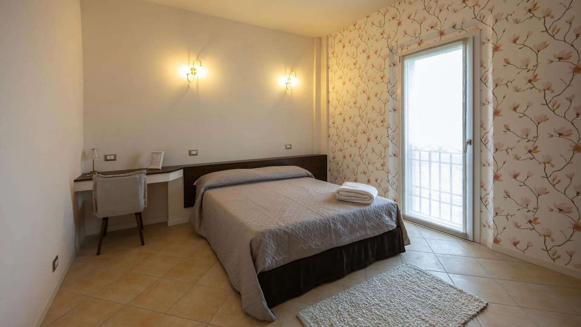 Palazzo Gessi Room And Breakfast Borghi